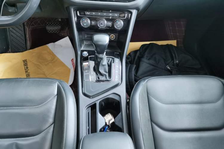 Used Volkswagen Tiguan L 2020 330TSI Automatic Two-Wheel Drive Smart Luxury Edition China VI Standard Gear Lever