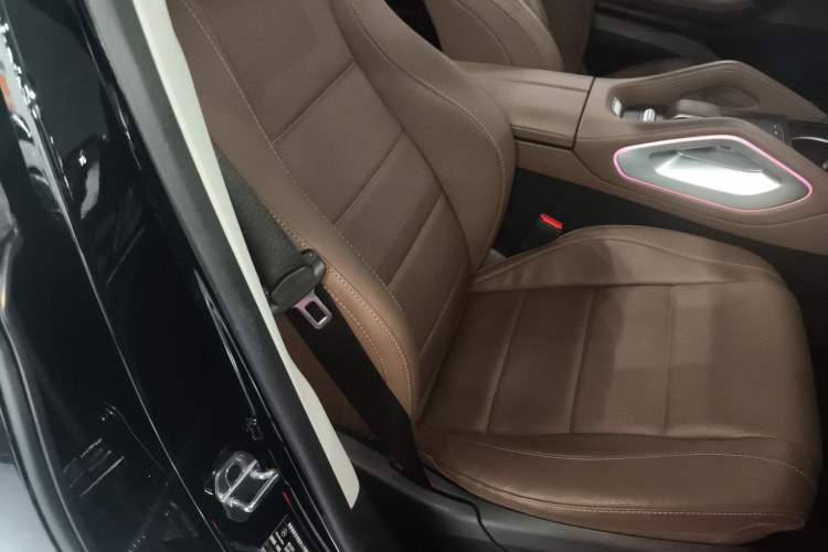 Used Mercedes-Benz GLE 2024 GLE 450 4MATIC Luxury Model Right Front Seat