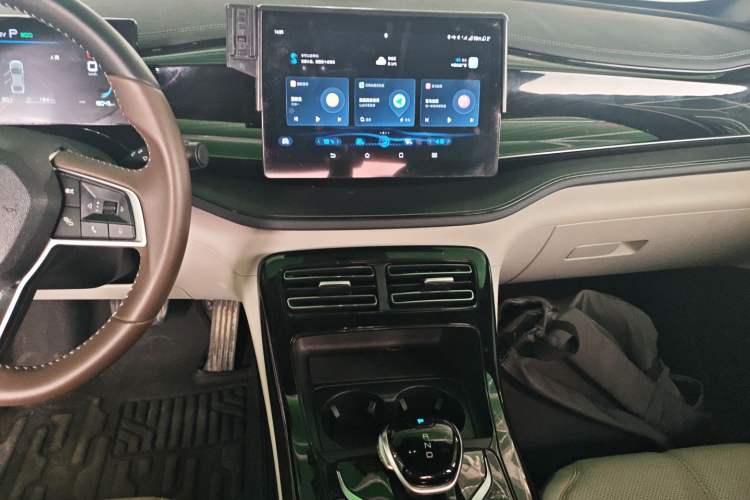 Used BYD Qin PLUS 2024 HONOR Edition DM-i 55KM Leading Model Audio And AC Panel