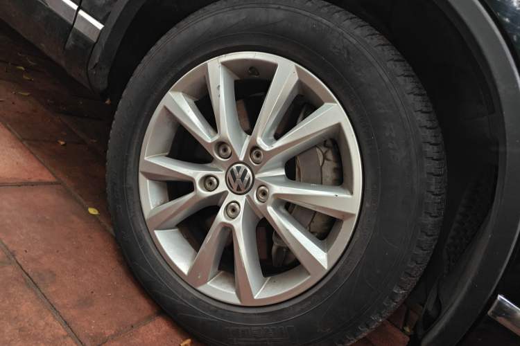 Used Volkswagen Touareg 2016 3.0 TSI Ignis Edition Right Front Wheel Hub