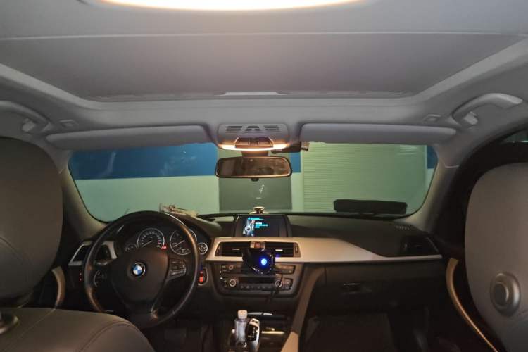 Used BMW 3 Series 2015 320i Luxury Line Stylish Edition