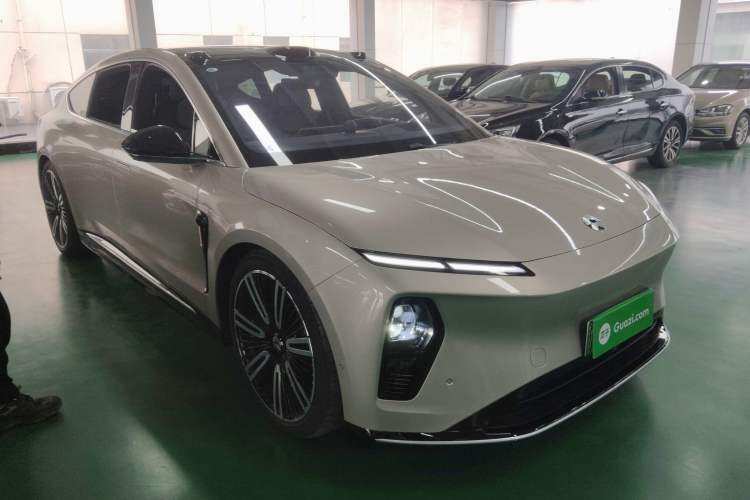 Used Nio ET9 2025 100kWh Signature Edition Front Right 45 Deg