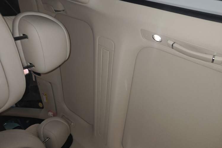 Used Hima AITO M8 2025 Extended-Range Ultra Version 53.4 kWh 6-Seater Edition