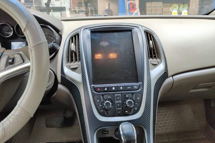 Used Buick GT 2013 GT 1.6L Automatic Fashion Edition Audio And AC Panel