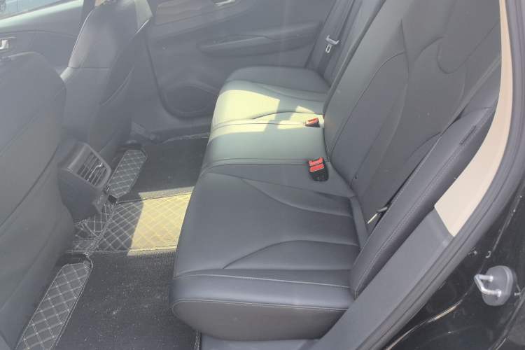 Used Hongqi E-QM5 2022 431 km Charge & Enjoy Edition