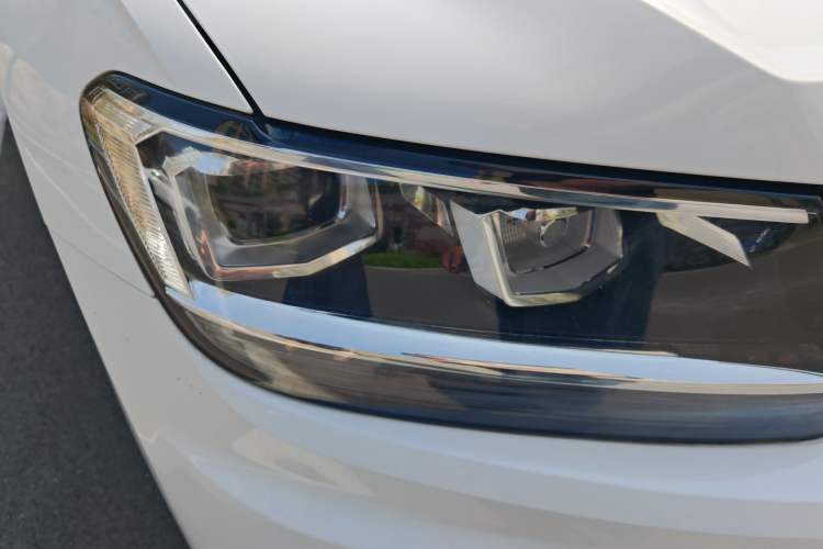 Used Volkswagen Tiguan L 2017 330TSI Automatic Two-Wheel Drive Luxury Edition Right Front Headlight