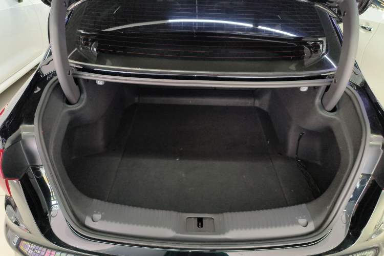 Used Hongqi H5 2024 2.0T Automatic Smart Connect Flagship Edition Trunk