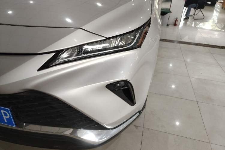 Used Toyota Venza 2023 2.0L CVT Two-Wheel Drive Luxury Edition