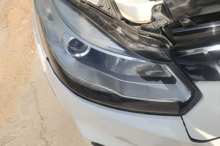 Used JMC Yusheng S350 2016 2.0T Automatic Two-Wheel Drive Gasoline Luxury Edition 5 Seats