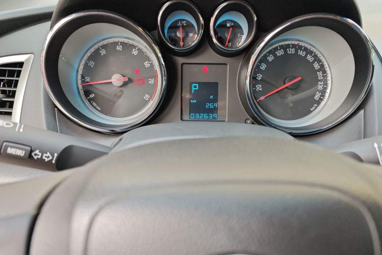 Used Buick GT 2012 XT 1.6L Automatic Fashion Edition Odometer Close Up