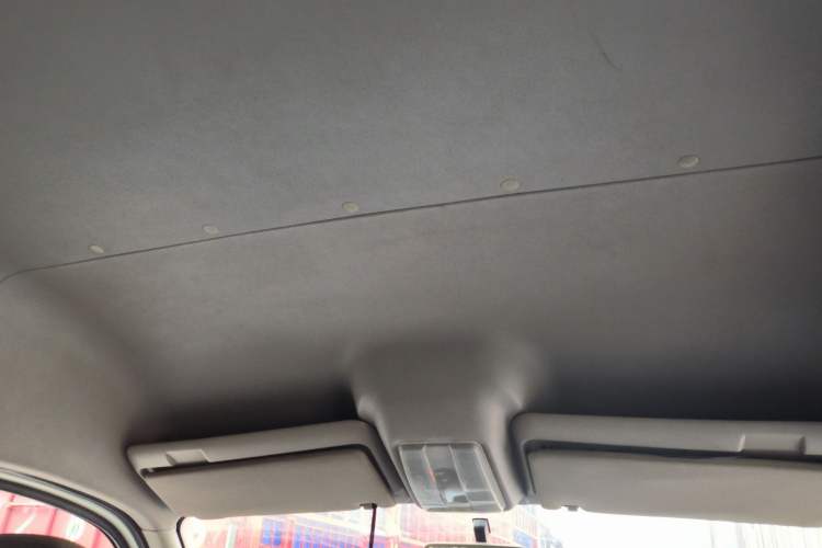 Used SAIC MAXUS Xintu V80 2015 2.5T Manual Aoyuntong Version Short Wheelbase Mid-Roof Headliner