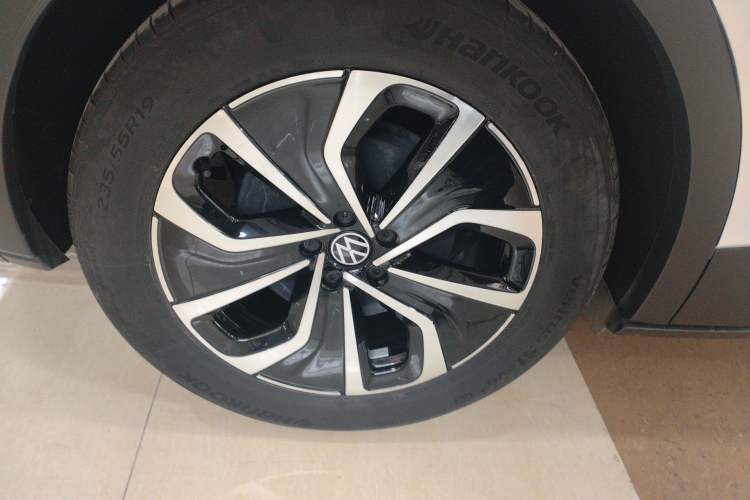 Used Volkswagen ID.4 X 2024 Pure & Smart Edition Right Rear Wheel Hub