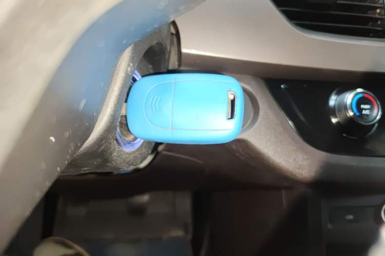 Used Baojun 310W 2017 1.5L Manual Fashion Model China V
