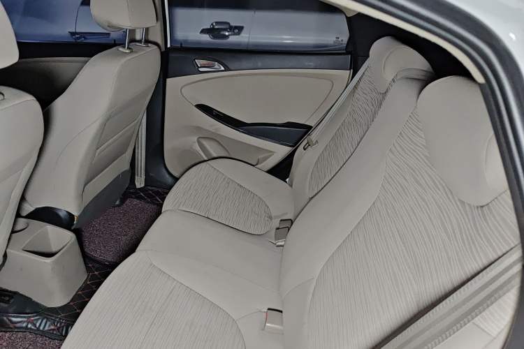 Used Hyundai Verna (older generation) 2014 1.4L Manual Smart GLS Trim Left Rear Seat