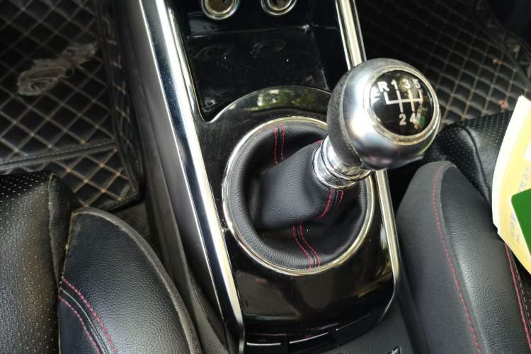 Used Zotye Domy X5 2017 Platinum Edition 1.5T Manual Luxury Model Gear Lever