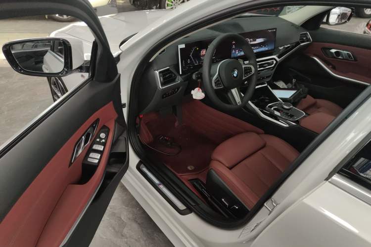 Used BMW 3 Series 2024 320Li M Sport Package Driver Seat