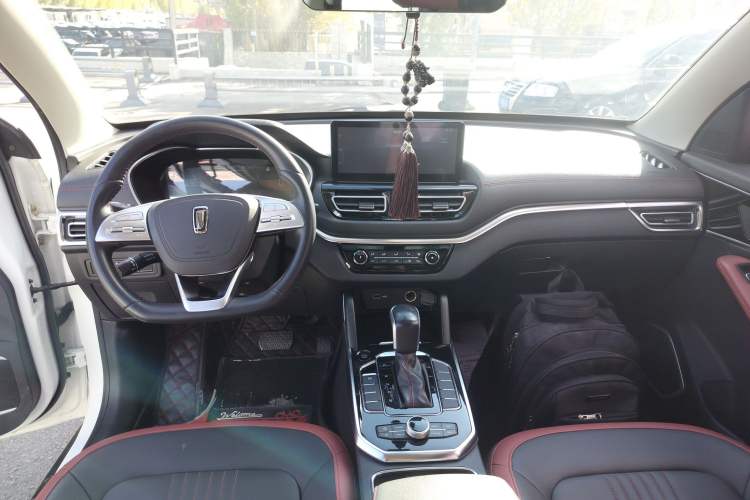 Used Bestune T33 2019 1.6L Automatic Luxury Version China V Emission Standard Center Console