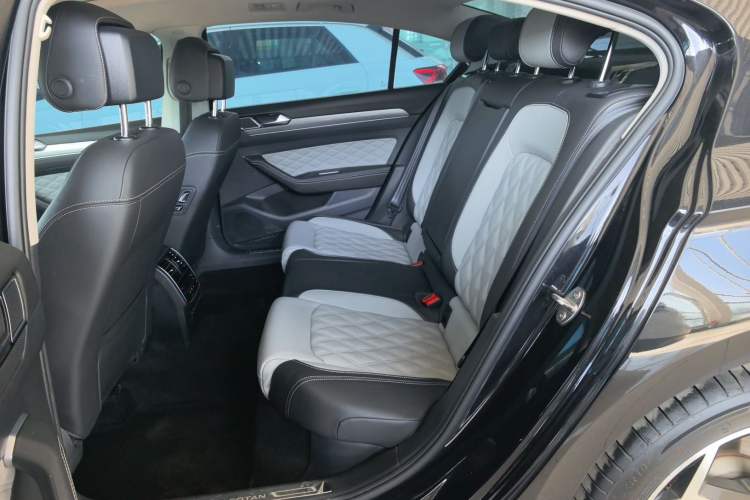 Used Volkswagen Magotan 2023 2 Million Units Limited Edition 330TSI DSG Leading Version