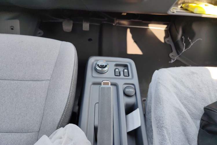 Used Wuling Yangguang 2025 Model 400km Bus Edition—Comfort Edition