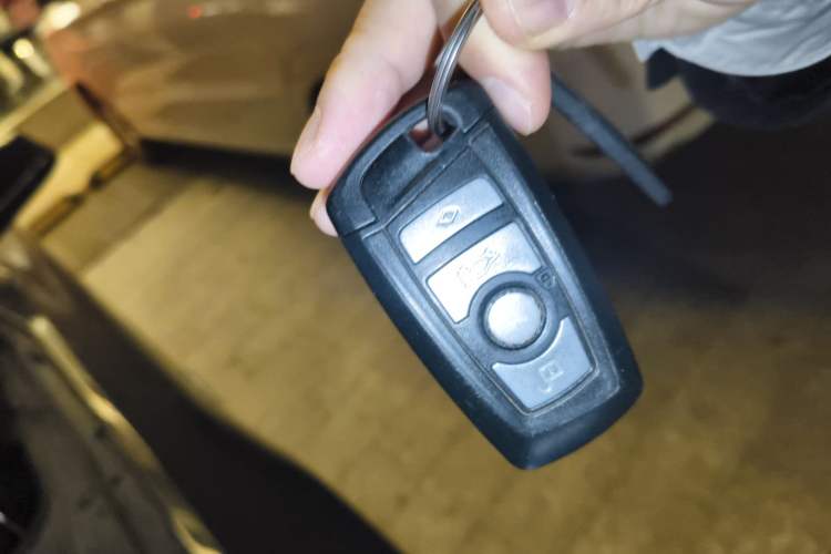 Used BMW 5 Series 2013 535Li Leading Model
