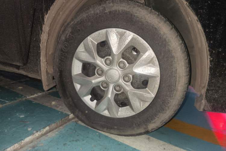 Used SAIC MAXUS G10 2023 2.0L Manual Multi-Function Version Gasoline 7 Seats Right Front Wheel Hub