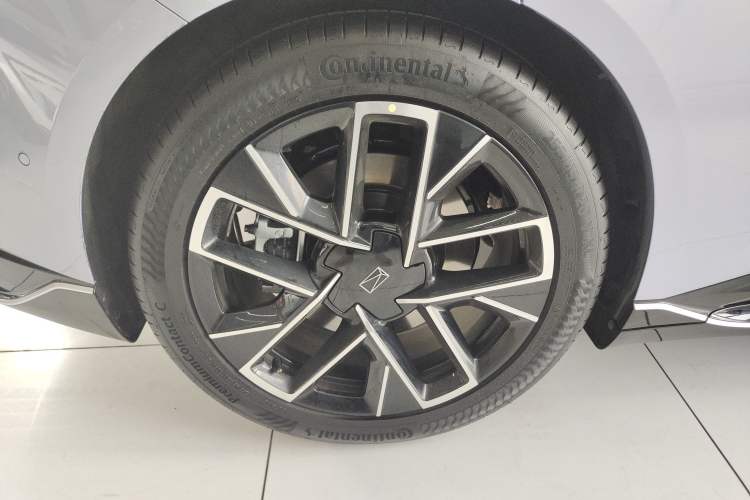 Used Avatr 06 2025 Pro Range-Extended Edition Right Rear Wheel Hub