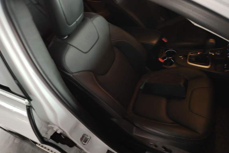 Used Jeep Cherokee 2016 2.4L Professional Smart Version
