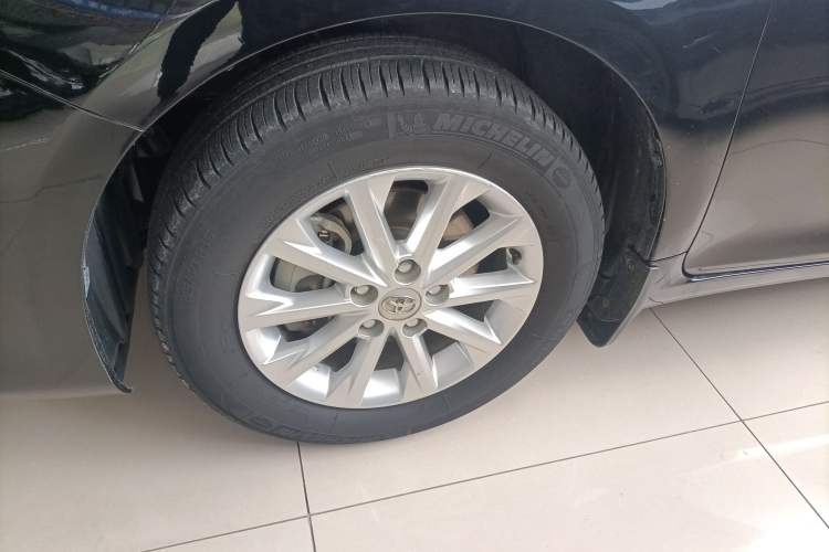 Used Toyota Camry 2016 Dual-Engine 2.5 HG 10th Anniversary Deluxe Navigation Edition
