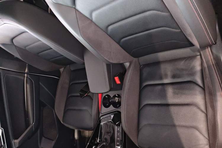 Used Volkswagen Tayron 2021 330TSI Two-Wheel-Drive 3rd Anniversary Limited Edition Left Front Seat