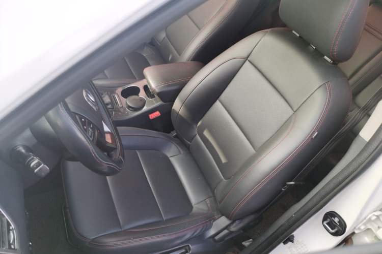 Used Changan CS75 2017 Shangkui Edition 1.5T Manual Fengxiang Model
