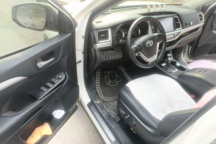 Used Toyota Highlander 2018 2.0T Four-Wheel Drive Luxury Edition 7 Seats China V Emission Standard
