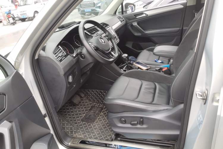 Used Volkswagen Tiguan L 2017 330TSI Automatic Two-Wheel Drive Luxury Edition Left Front Seat