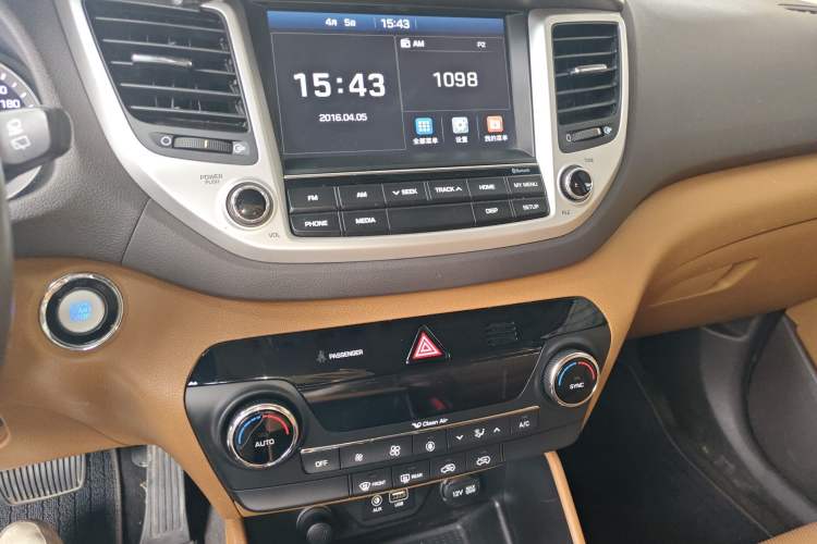 Used Hyundai Tucson 2015 1.6T Dual-Clutch Two-Wheel-Drive Leading Model
