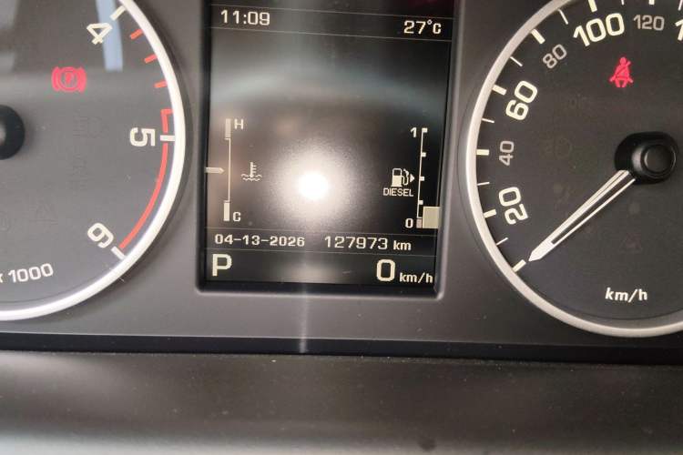 Used Land Rover Discovery 2014 3.0 SDV6 HSE Diesel Edition Odometer Close Up