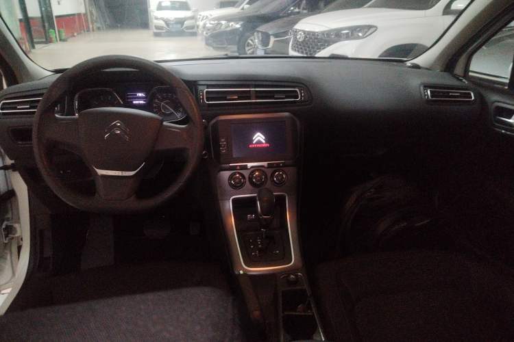 Used Citroen C4 Sega 2016 1.6L Automatic Comfort Model Center Console