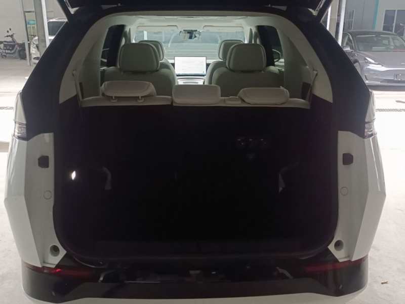 Used XPeng X9 2024 702 Ultra-Long Range Max — 18