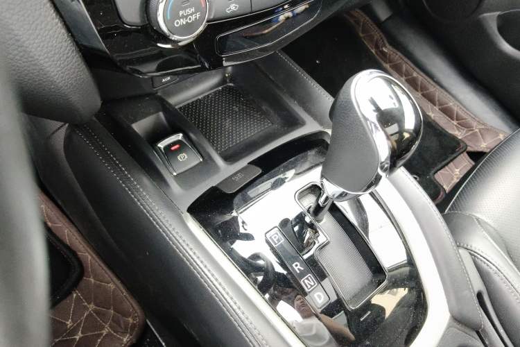 Used Nissan X-Trail 2019 2.0L CVT Comfort Edition 2WD Gear Lever