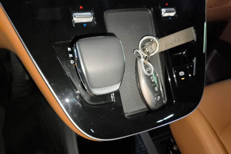 Used Hongqi HQ9 PHEV 2024 2.0T Four-Wheel Drive Business Edition Gear Lever