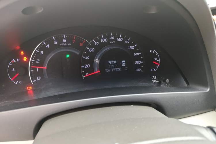 Used Toyota Camry 2011 200G Classic Anniversary Edition Odometer Close Up