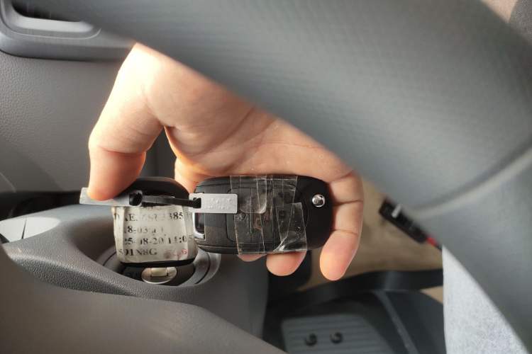 Used Wuling Yangguang 2024 300KM Comfort Version Passenger Van 75kW
