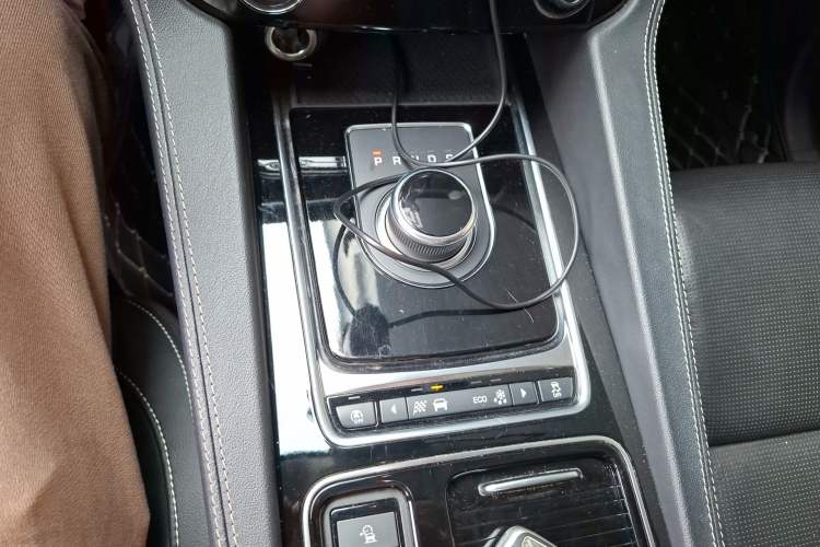 Used Jaguar F-PACE 2019 2.0T All-Wheel Drive R-Sport Sport Edition Gear Lever