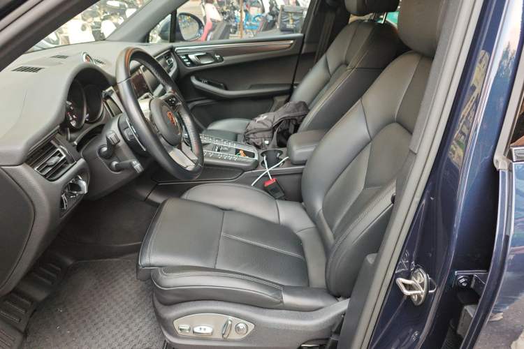 Used Porsche Macan 2020 Macan 2.0T Left Front Seat