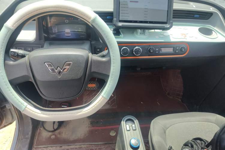 Used Wuling Hongguang MINIEV 2022 Enjoy Edition Lithium Iron Phosphate Center Console