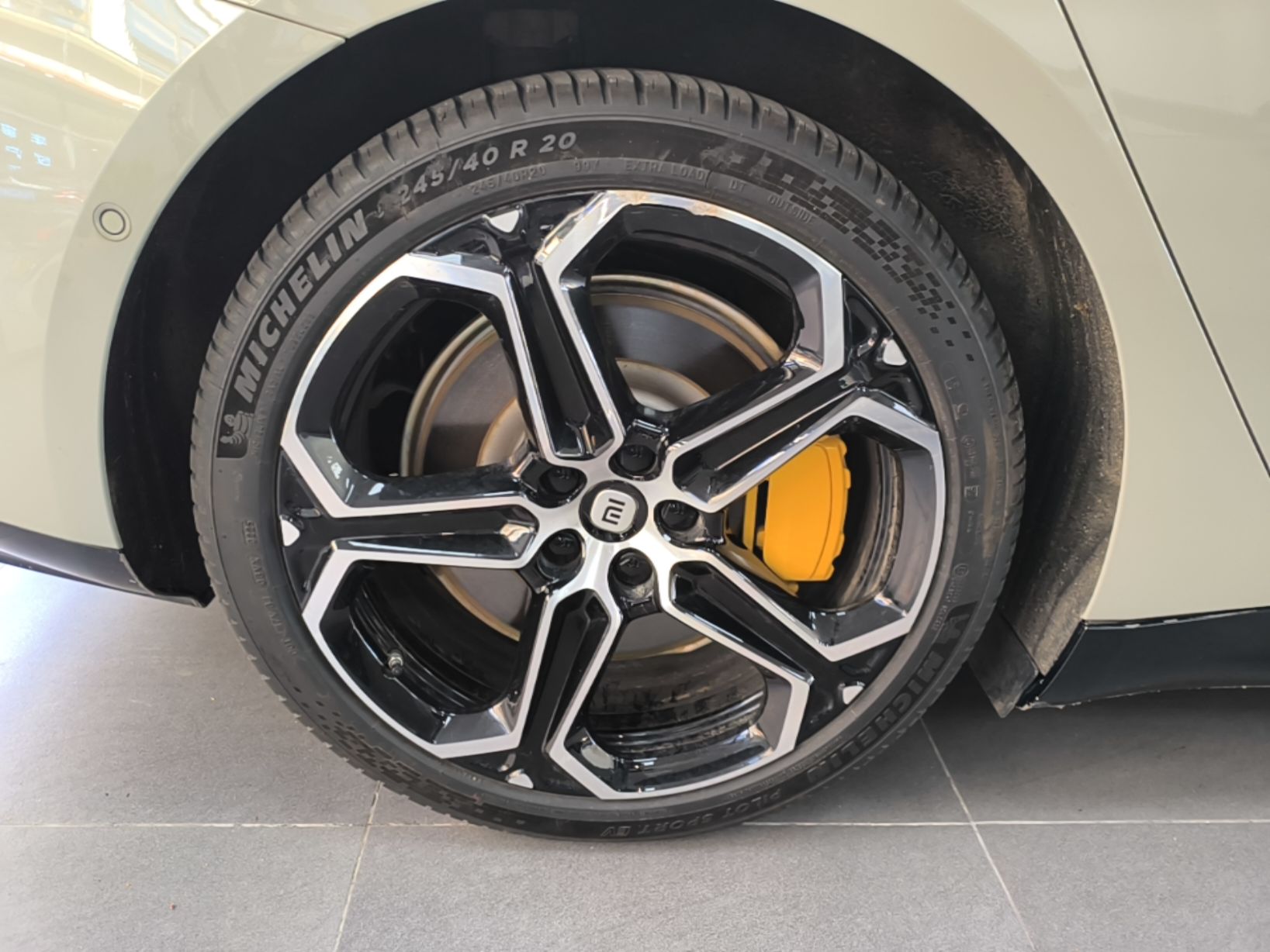 Xiaomi Auto SU7 2024 Rear-Drive Ultra-Long Range Advanced Pro-Level Intelligent Driving Version — снимка 11