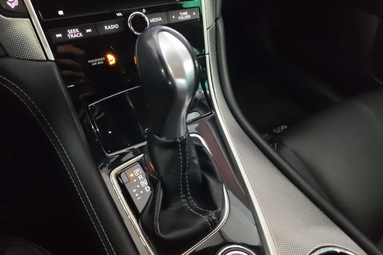 Used Infiniti Q50L 2015 2.0T Enjoyment Edition Gear Lever