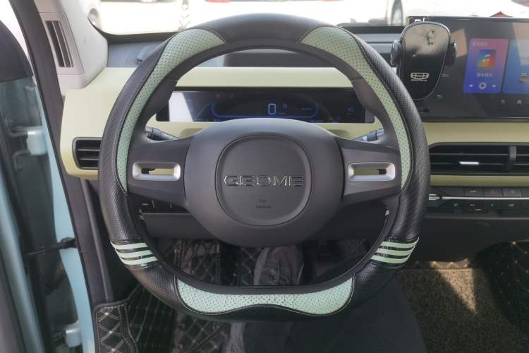 Used Geely Galaxy Panda 2023 Panda Mini 200km Endurance Bear Steering Wheel