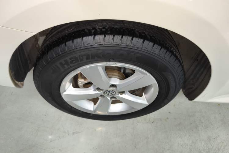 Used Volkswagen Gran Lavida 2015 1.6L Automatic Fashion Edition Right Rear Wheel Hub