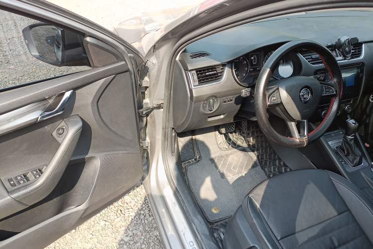 Used Skoda Octavia 2017 1.6L Automatic Smart Drive Edition Driver Seat