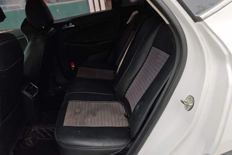 Used Hyundai Tucson 2015 1.6T Dual-Clutch Two-Wheel-Drive Smart Model Left Rear Seat