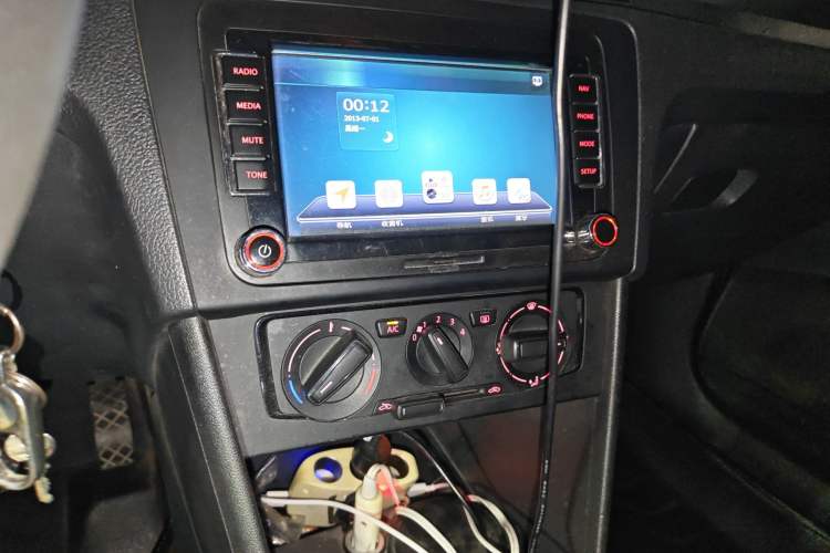 Used Volkswagen Santana 2013 1.6L Manual Fashion Edition Audio And AC Panel